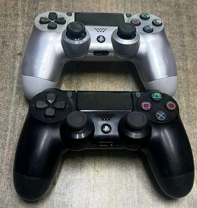PlayStation 4 pads image 2