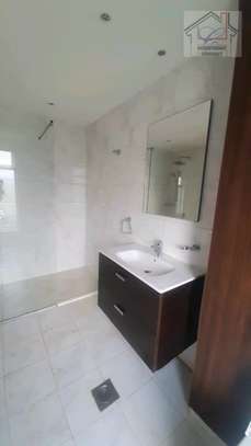Exquisite 2bedroomed apartment, 2 ensuite, swimming pool image 3