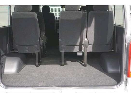 TOYOTA HIECE AUTO DIESEL COMUTER 18 SEATER. image 5