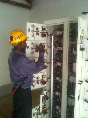 Find an electrical and wiring repair worker image 3