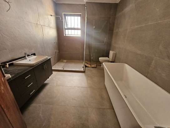 6 Bed House with En Suite in Lower Kabete image 1