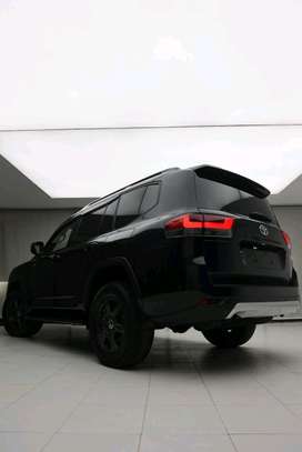Land cruiser LC300 GR SPORTS image 3