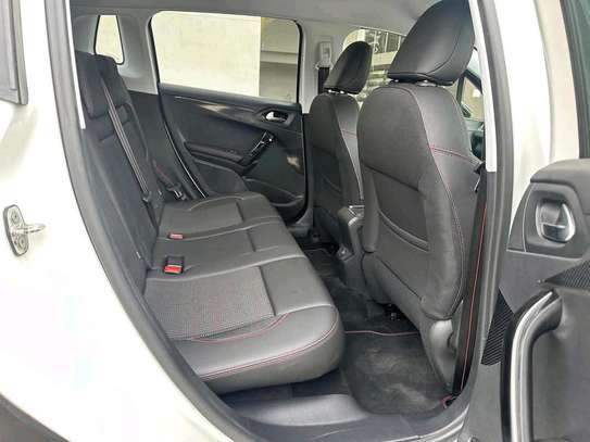 Peugeot 2008 2017 image 6