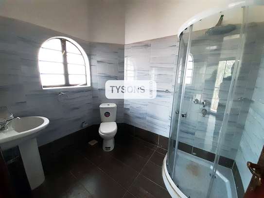 7 Bed House with En Suite in Runda image 7