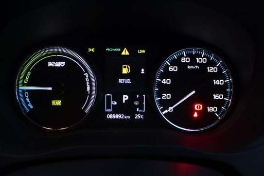 Mitsubishi Outlander PHEV 2017 89,000 Kms image 10