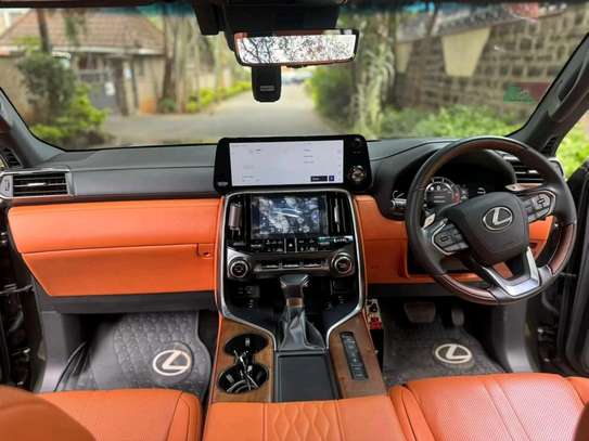 2024 Lexus LX600 VIP edition image 10
