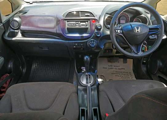 I am selling this honda fit image 10