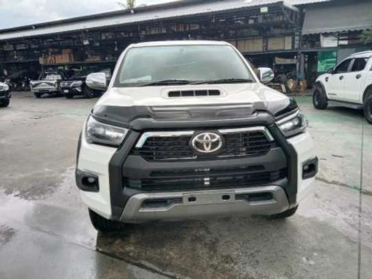 2014 Toyota Hilux double cab diesel image 3