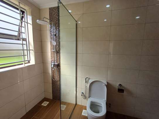 7 Bed Villa with En Suite in Runda image 8
