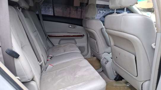 Toyota Harrier image 3