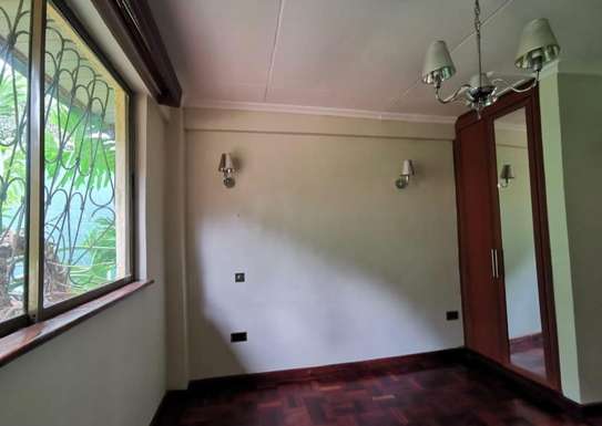 5 Bed House with En Suite in Spring Valley image 35