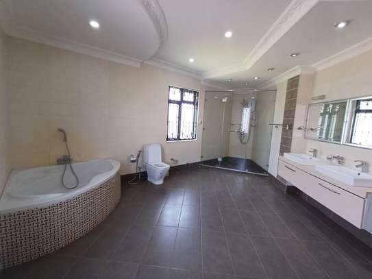 5 Bed House in Runda image 6