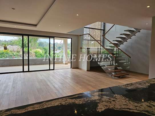 4 Bed House with En Suite in Spring Valley image 12