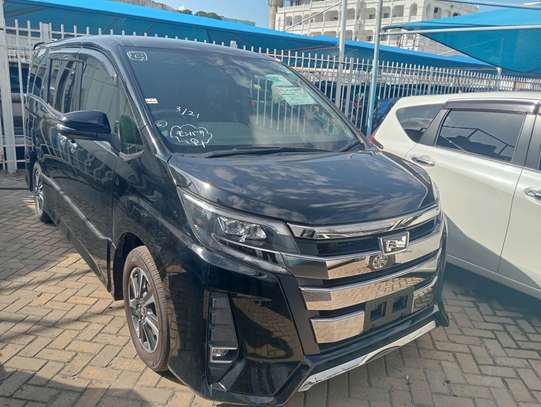 Toyota Noah WXB image 8