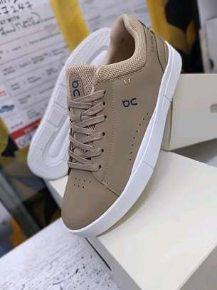 DQ  THE ROGER sizes
40-45

Good quality image 6