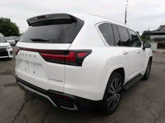 2025 Lexus LX 700h image 5
