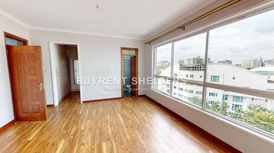 3 Bed Apartment with En Suite at Riverside image 7