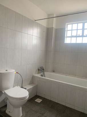 2 bedroom apartment master Ensuite available image 5
