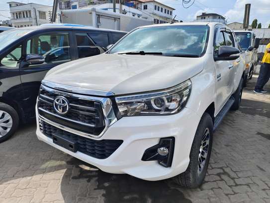Toyota Hilux double cabin white 2016 image 4