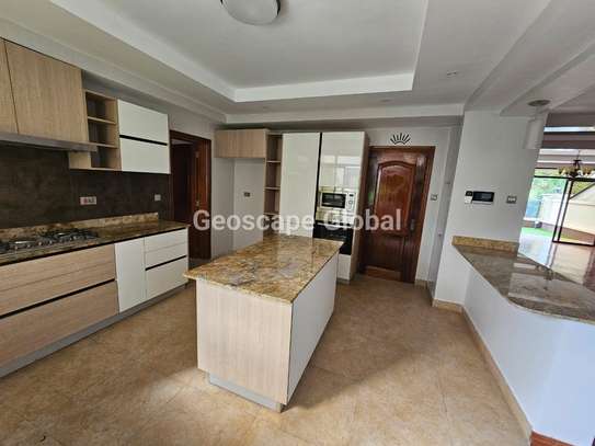 4 Bed Apartment with En Suite in Riverside image 11