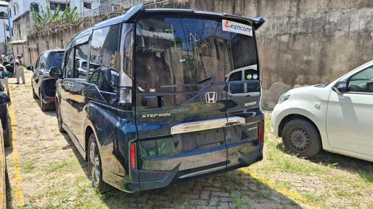 Honda  Stepwagon Hybrid 2018 image 14