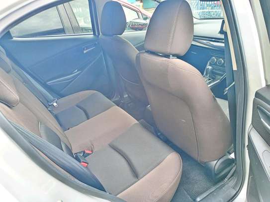 MAZDA 2 image 2