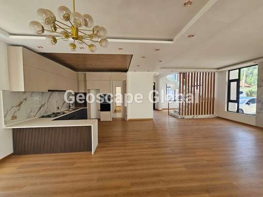 5 Bed Townhouse with En Suite in Lavington image 3