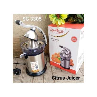 Signature Electric Citrus Juice Extractor/Juicer image 1