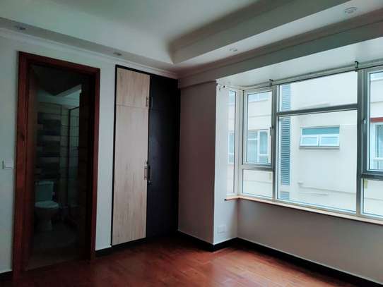 4 Bed Apartment with En Suite in Parklands image 15