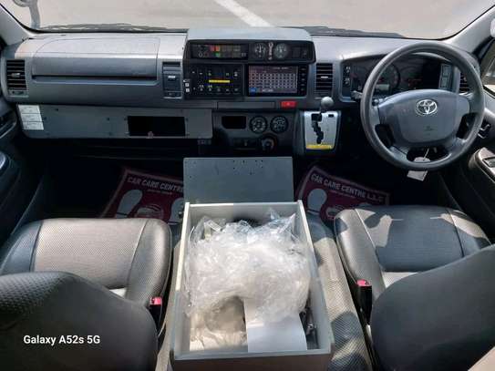 Toyota Hiace ambulance 2017 image 9