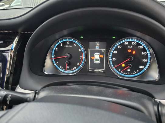 TOYOTA HARRIER 2017 MODEL image 5