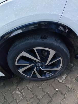 Honda Vezel hybrid RS white 2018 image 2