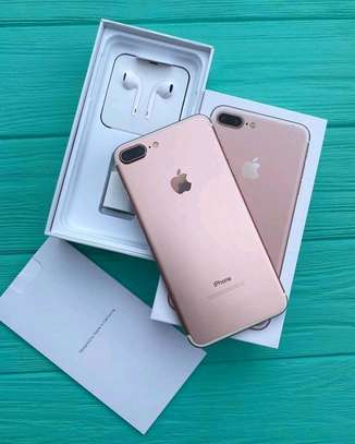 Apple Iphone 7 Plus • Gold 256 Gigabytes  • With Earpods image 1