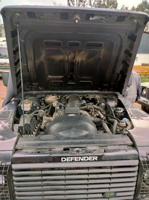Land Rover Defender 110 image 5
