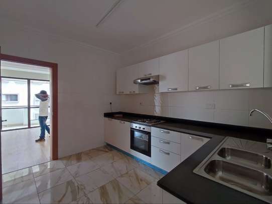 3 Bed Apartment with En Suite in Kilimani image 13