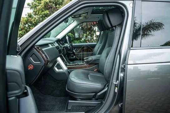 2019 Range Rover Vogue image 5