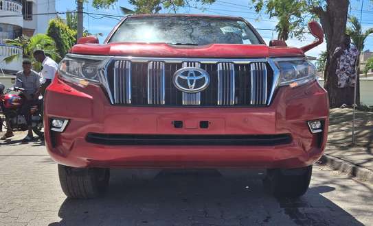 Toyota Landcruiser prado Red image 4
