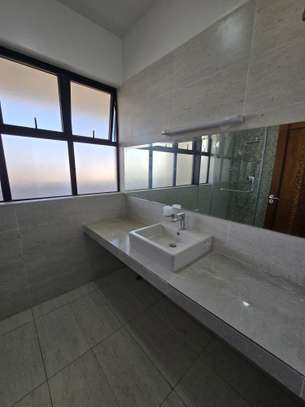 4 Bed Apartment with En Suite in Nyali Area image 4