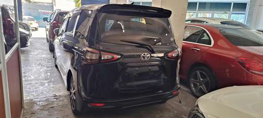Toyota corolla Sienta hybrid Black 2018 image 12