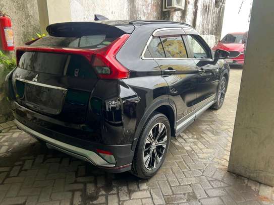 Mitsubishi Cross image 1