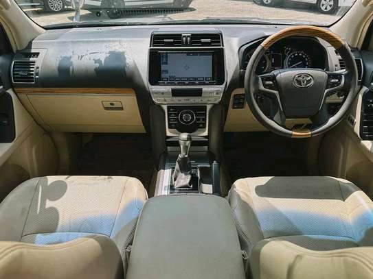 Toyota land cruiser Prado TZG Gold 2019 image 4