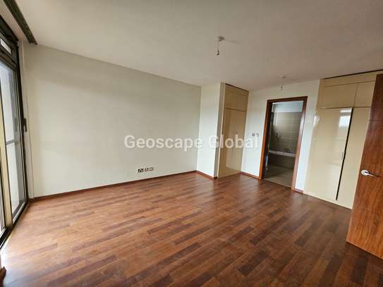 3 Bed Apartment with En Suite in General Mathenge image 10