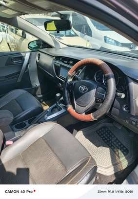 Toyota auris used image 5