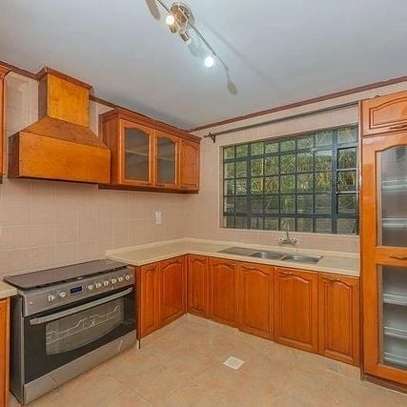 5 Bed Townhouse with En Suite in Kilimani image 4