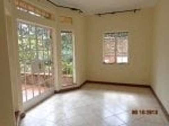 5 Bed Villa with En Suite in Rosslyn image 16