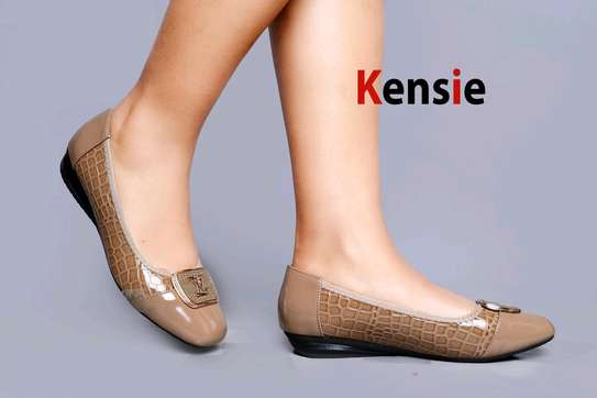 Low trendy shoes in Nairobi,available in sizes 38_43 image 2