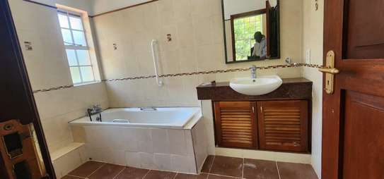 5 Bed Townhouse with En Suite in Lower Kabete image 14