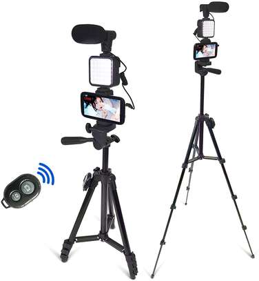 Vlogging Kit With Adjustable Tripod+ Lights + Microphone image 2