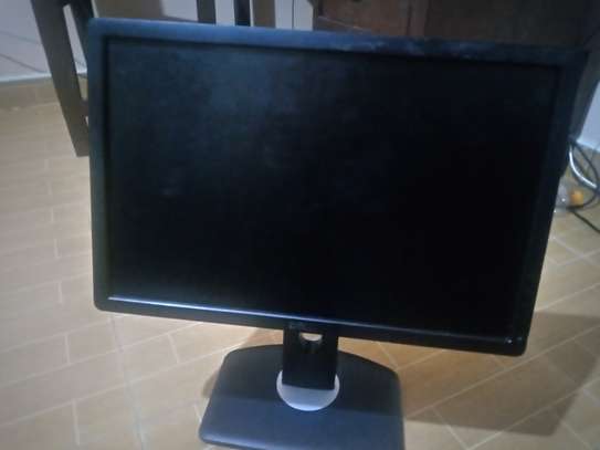 19 inch widescreen Dell monitor image 3