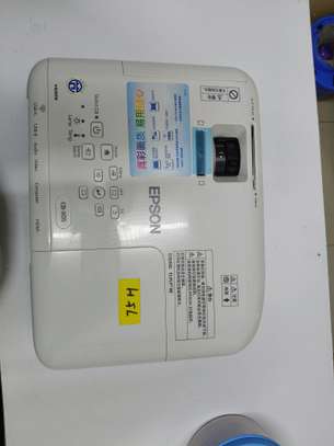 EPSON CB XO5, 3300 LUMEN PROJECTOR image 3